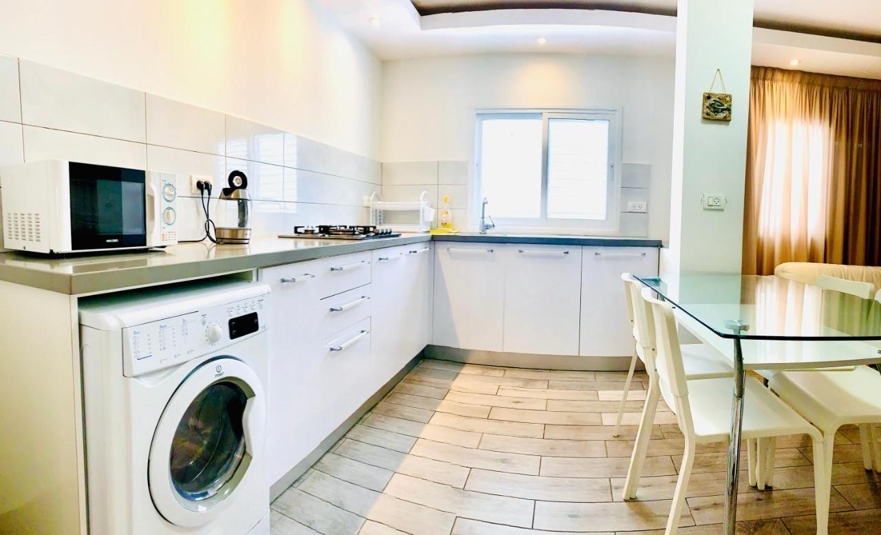 Royal Lea Apartmens Netanja Buitenkant foto